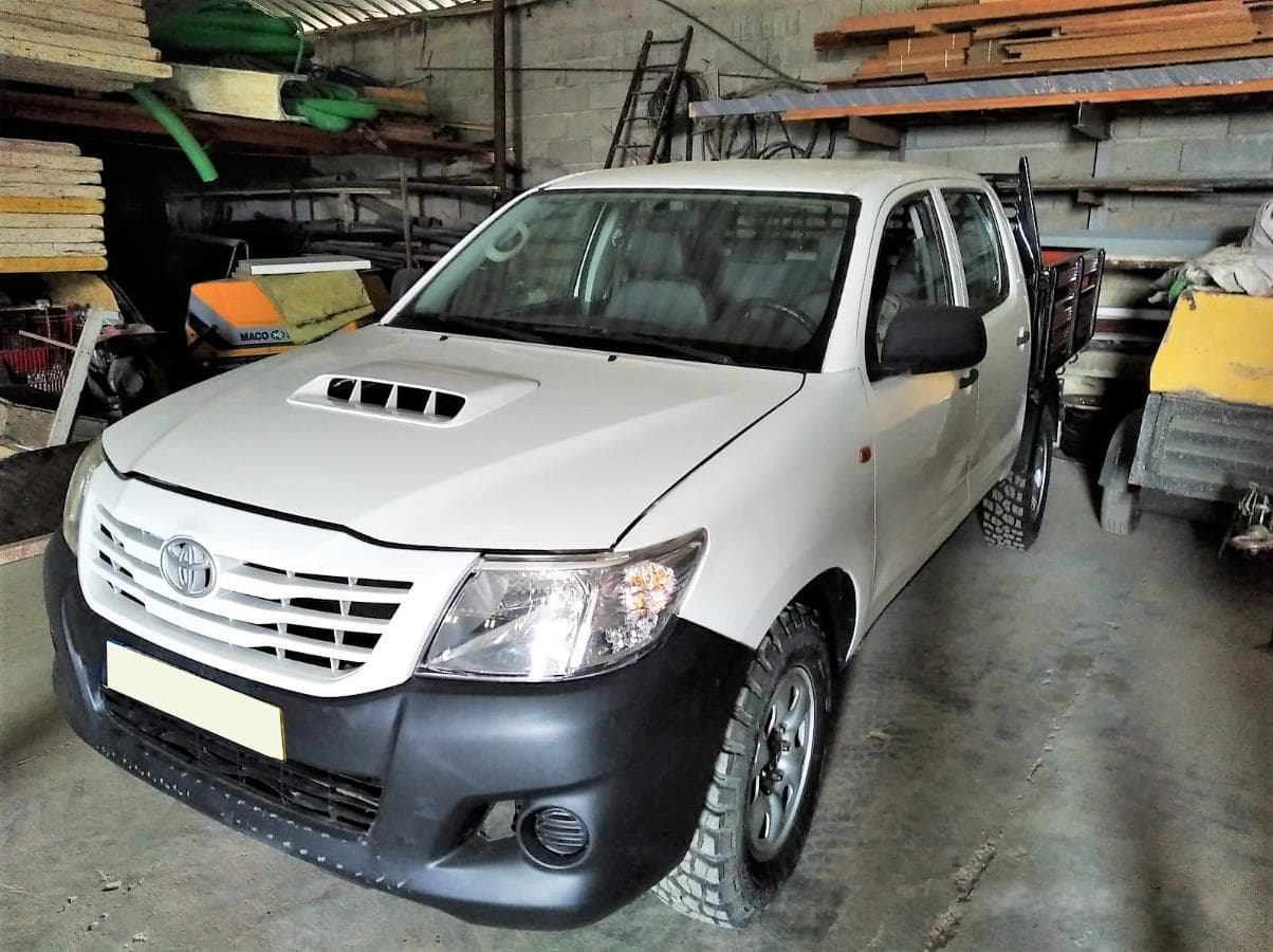 Toyota Hilux 4x4 — image 1