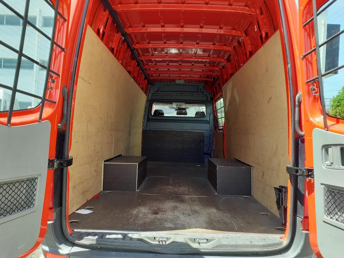 Volkswagen Crafter 2.0 TDI · Ano 2014 — image 11