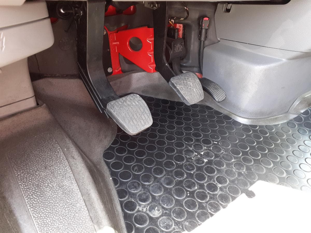 Volkswagen Crafter 2.0 TDI · Ano 2014 — image 17