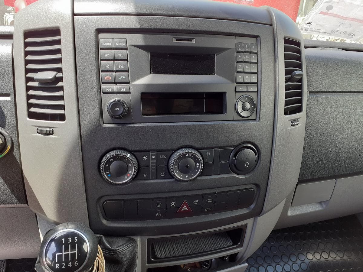 Volkswagen Crafter 2.0 TDI · Ano 2014 — image 19