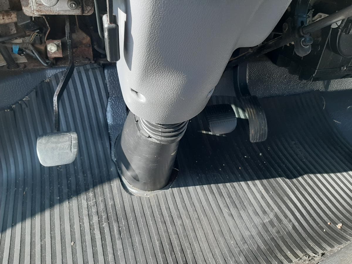 Nissan Cabstar · 9 Lugares · Ano 2005 — imagem 10