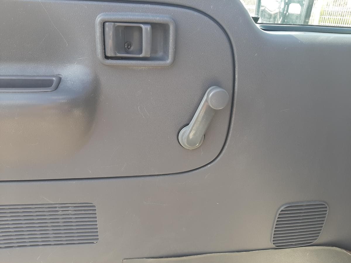 Nissan Cabstar · 9 Lugares · Ano 2005 — imagem 11