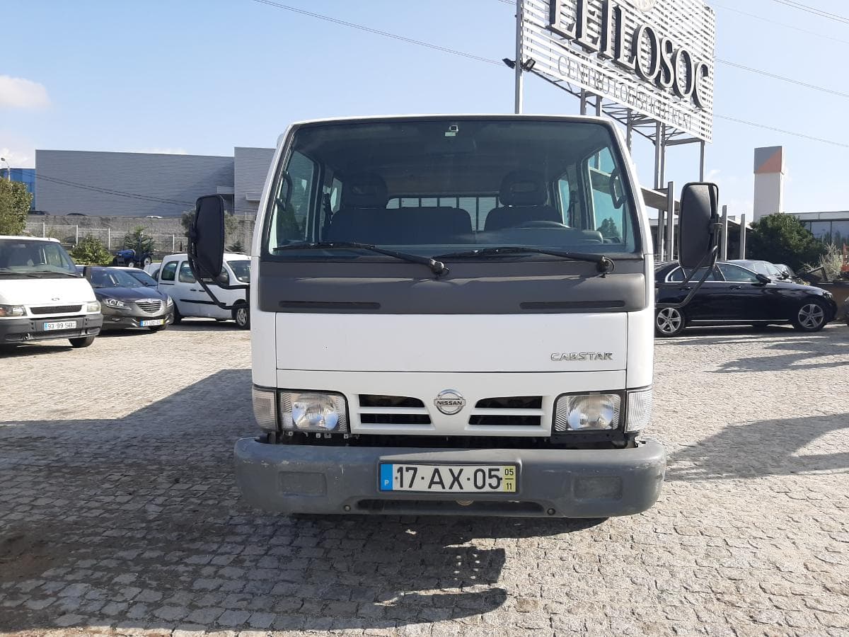 Nissan Cabstar · 9 Lugares · Ano 2005 — imagem 2
