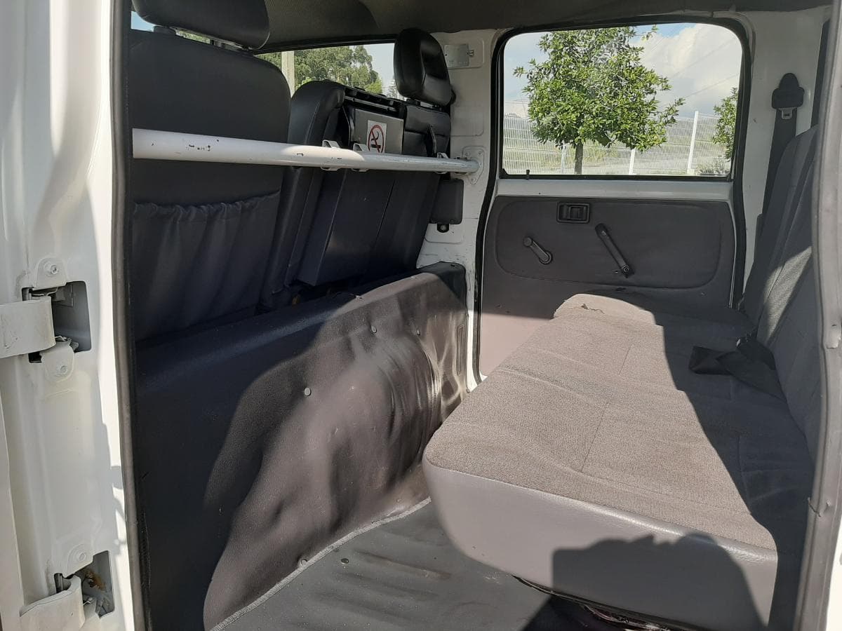 Nissan Cabstar · 9 Lugares · Ano 2005 — imagem 12