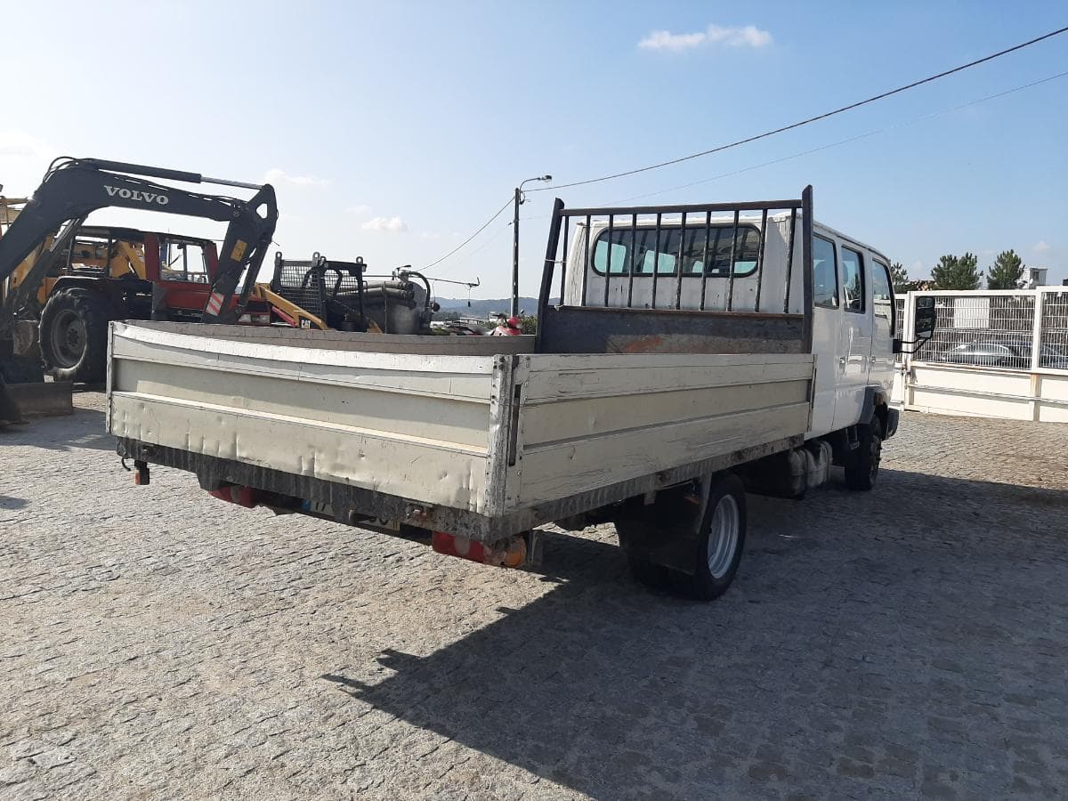 Nissan Cabstar · 9 Lugares · Ano 2005 — imagem 4
