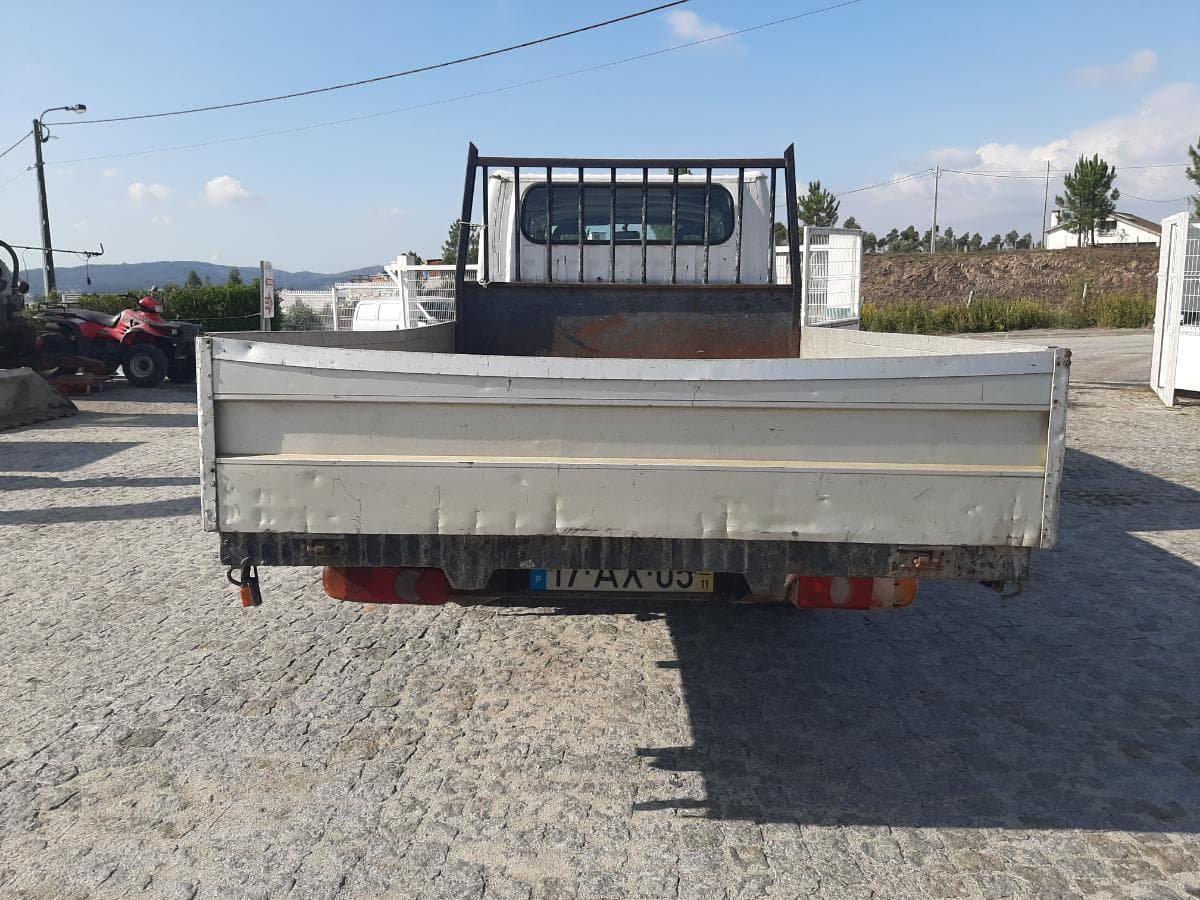 Nissan Cabstar · 9 Lugares · Ano 2005 — imagem 5