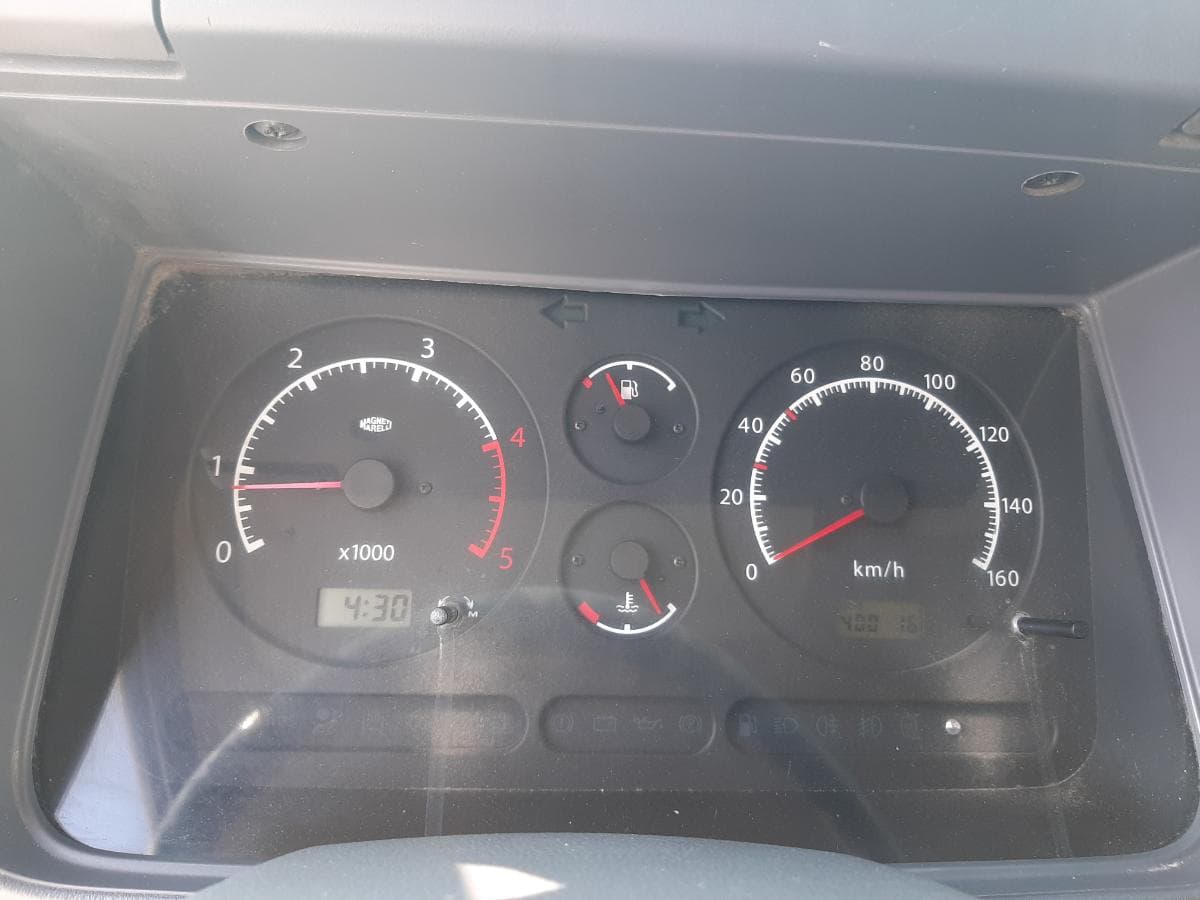 Nissan Cabstar · 9 Lugares · Ano 2005 — imagem 17