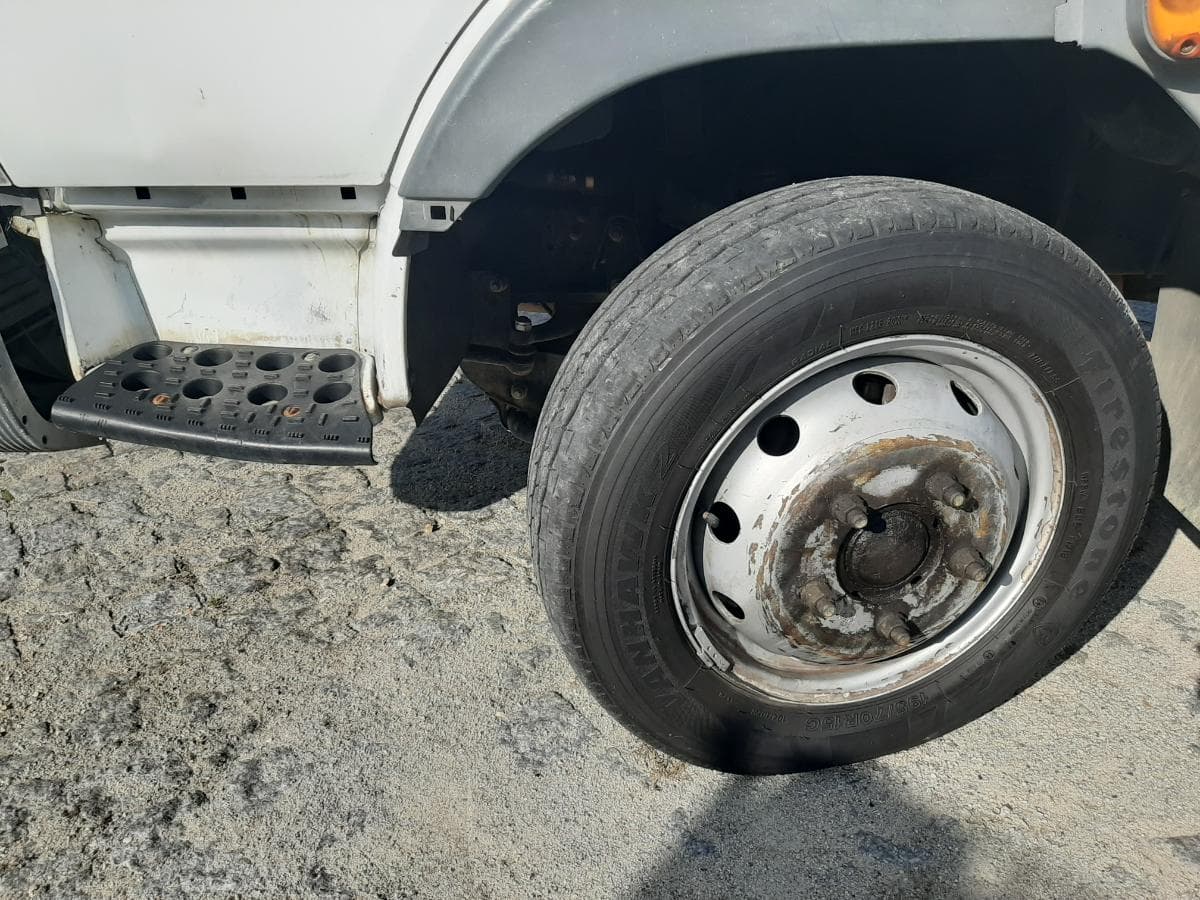 Nissan Cabstar · 9 Lugares · Ano 2005 — imagem 19
