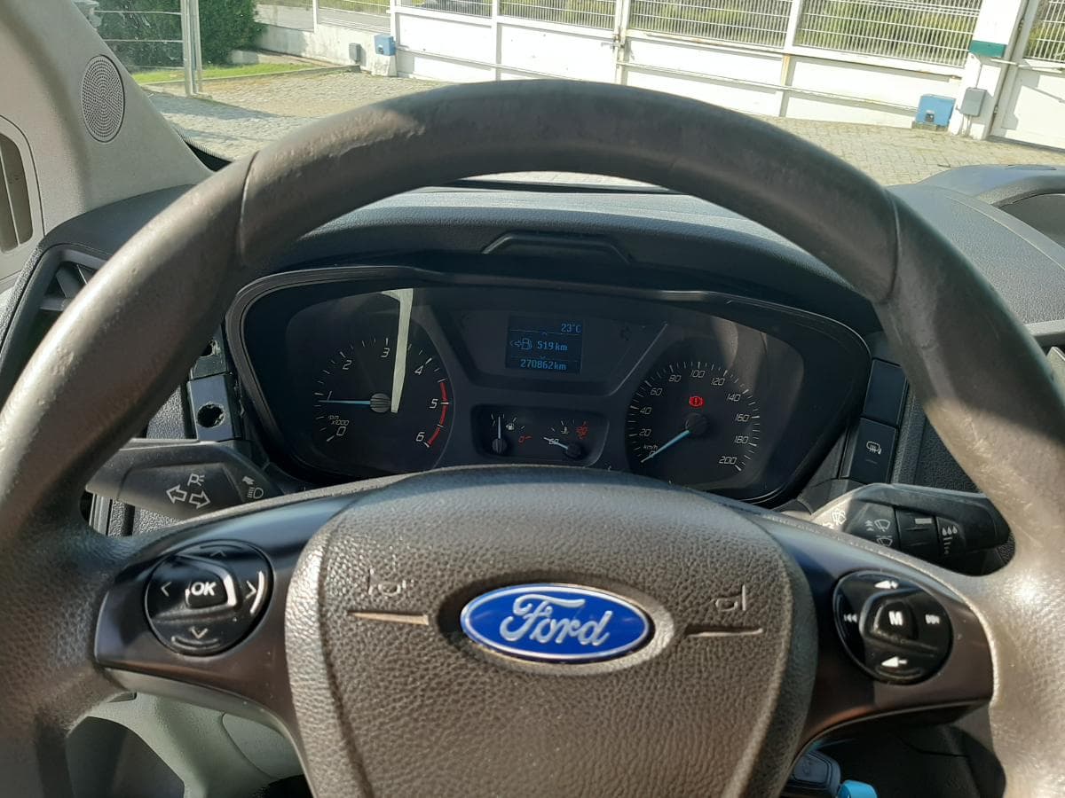 Ford Transit · 7 Lugares · Ano 2015 — imagem 12