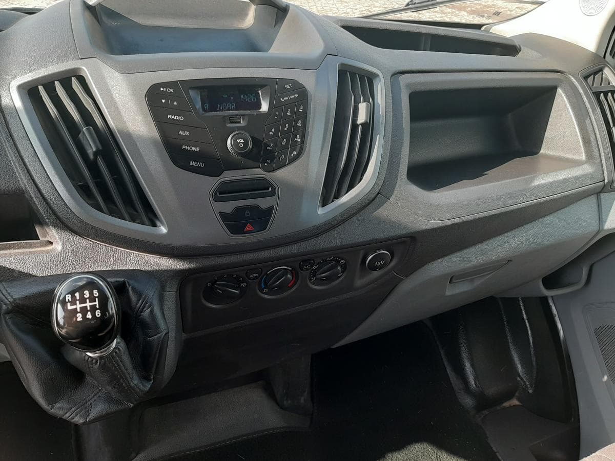 Ford Transit · 7 Lugares · Ano 2015 — imagem 13