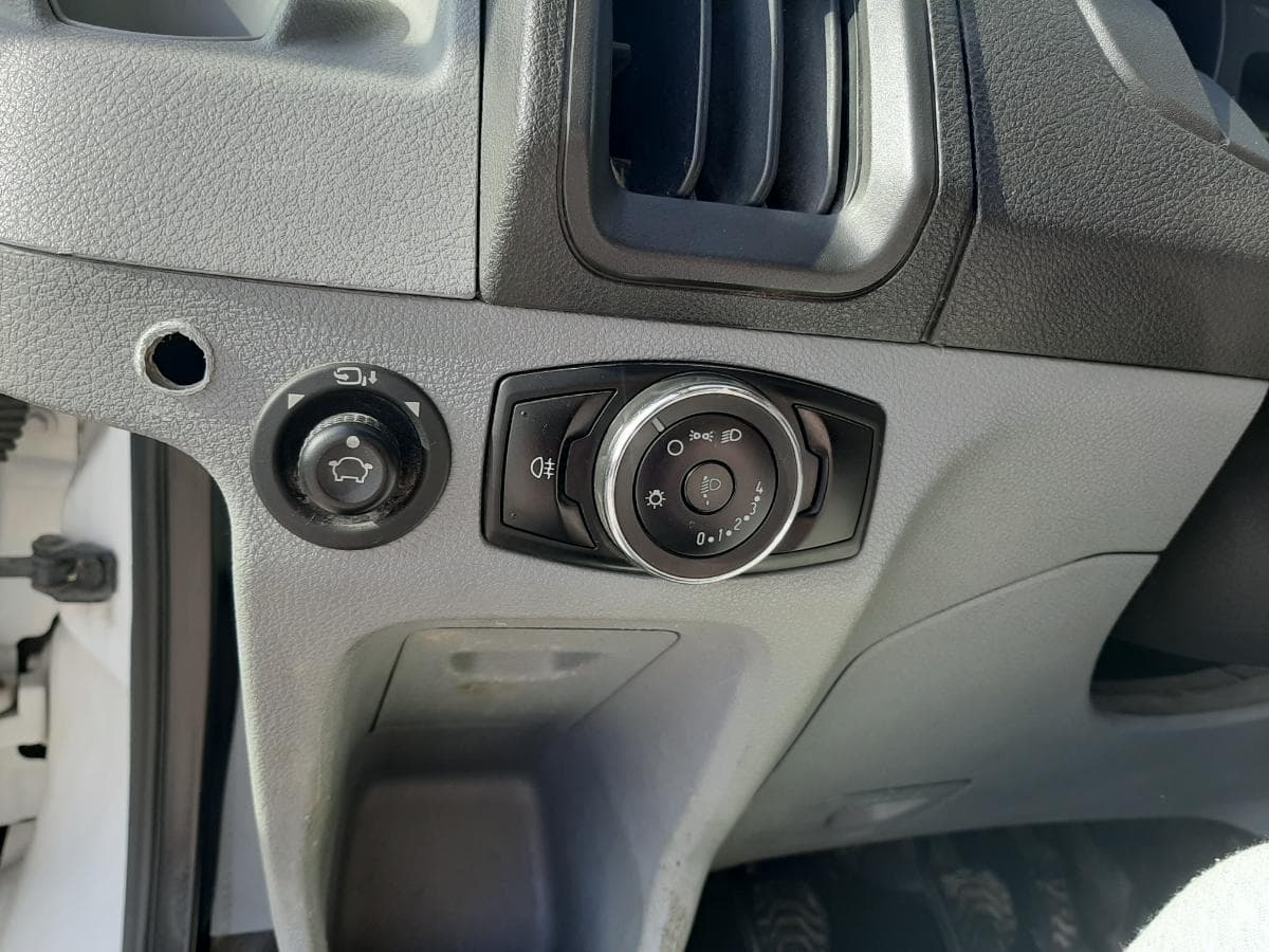 Ford Transit · 7 Lugares · Ano 2015 — imagem 17