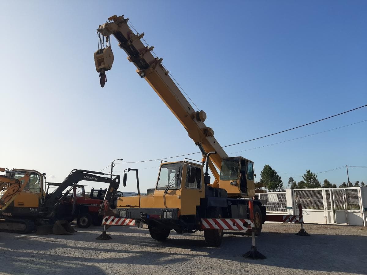 Autogrua Liebherr LTM 1025 — imagem 1