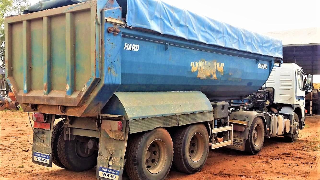 Cabeza tractora Volvo y Banera hardox — imagem 6