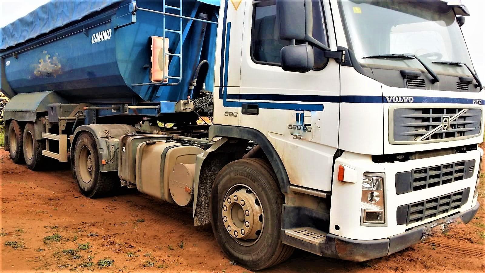 Cabeza tractora Volvo y Banera hardox — imagem 3