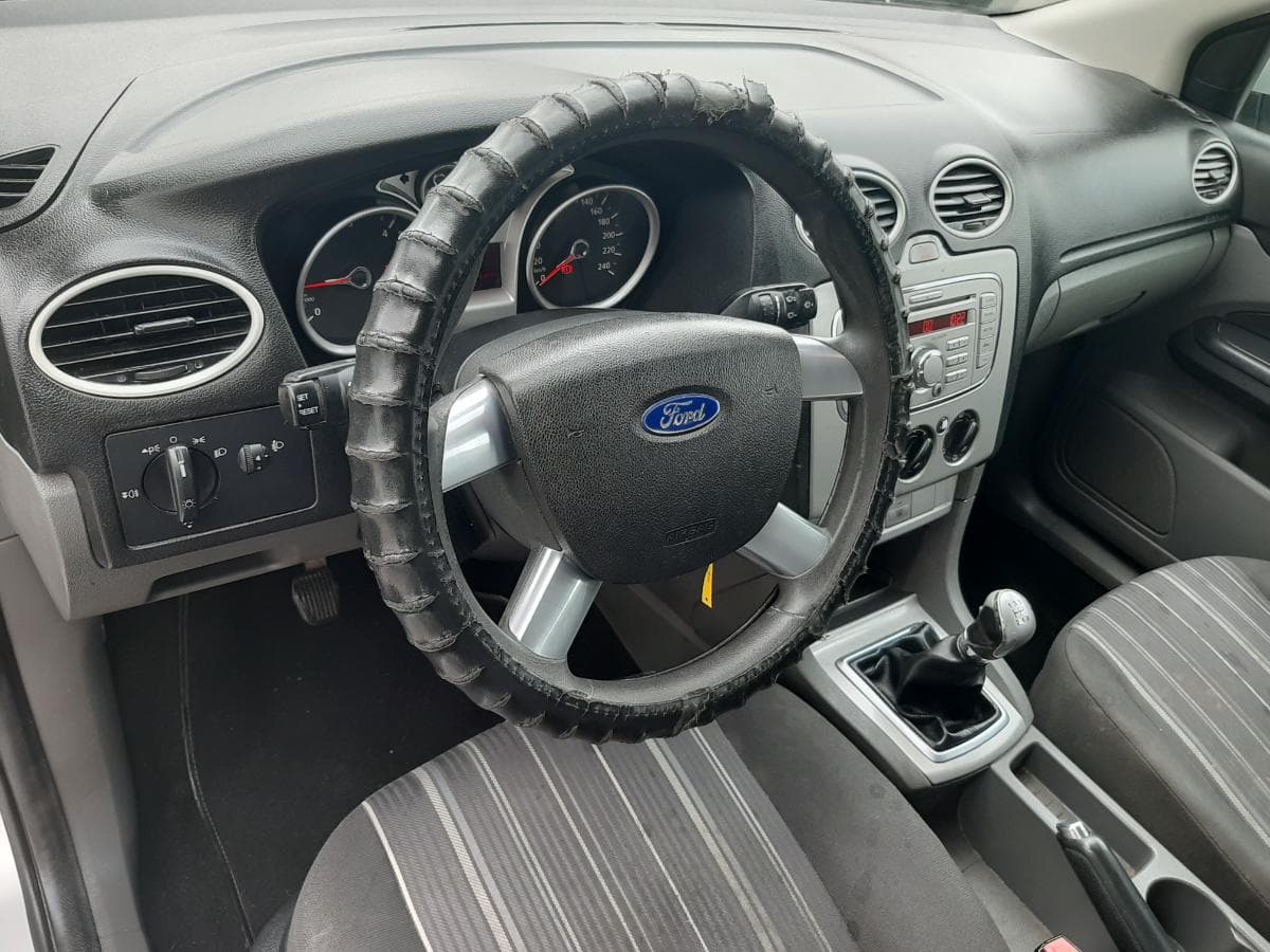 Ford Focus 1.6 TDCI · Ano 2008 — imagen 13