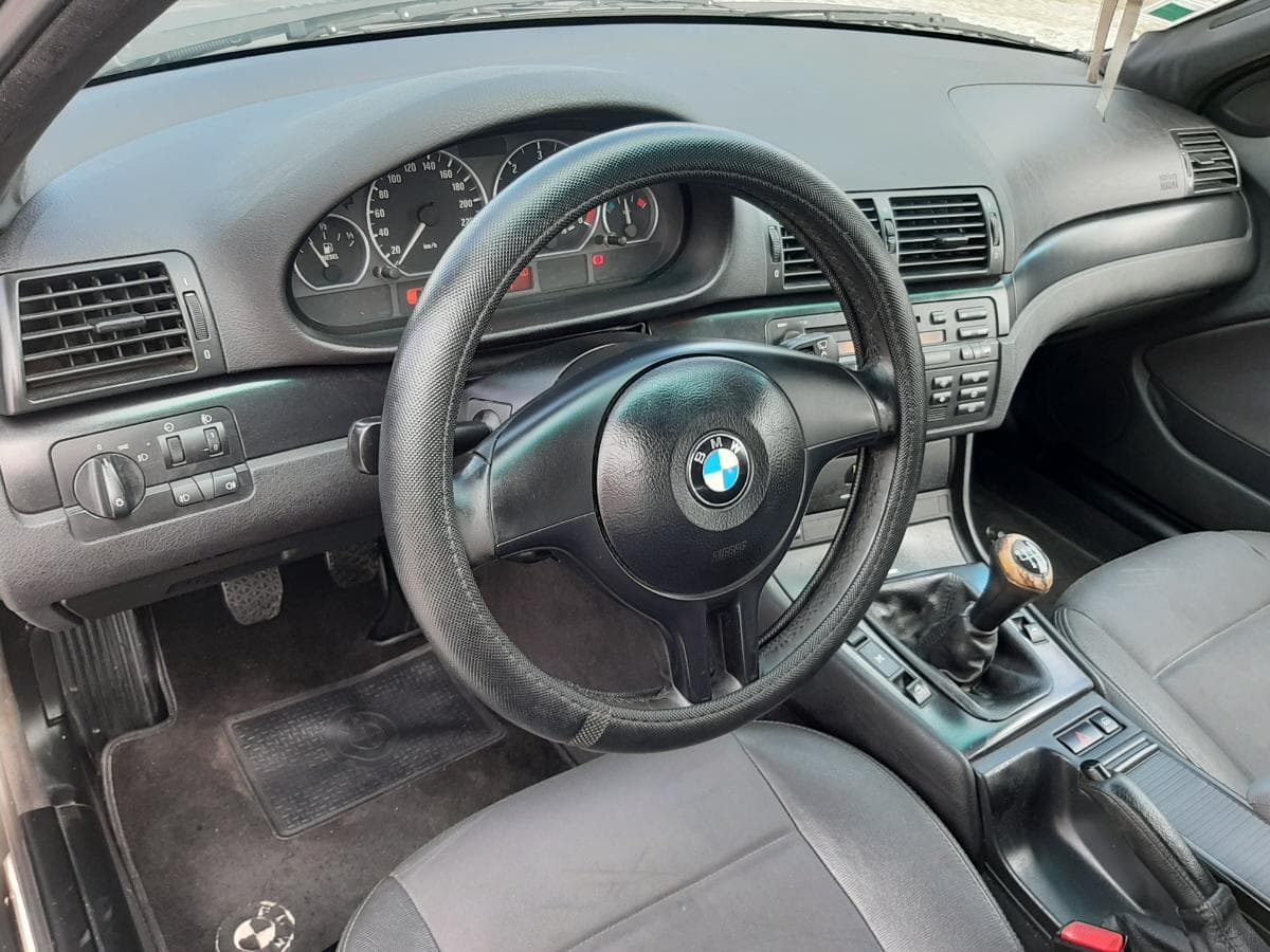 BMW 320D Touring · Ano 2003 — imagem 10