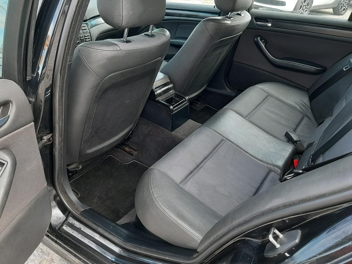 BMW 320D Touring · Ano 2003 — imagem 12