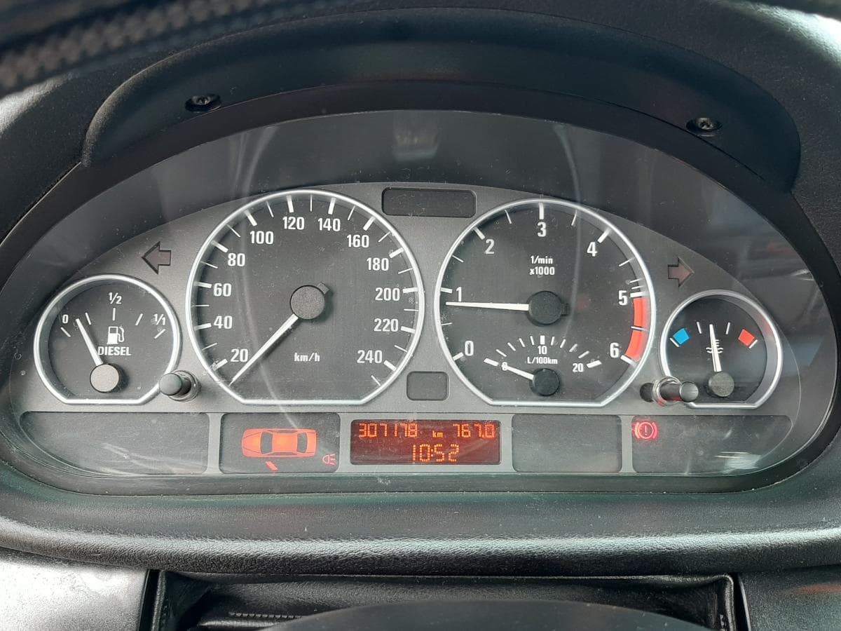 BMW 320D Touring · Ano 2003 — imagem 13