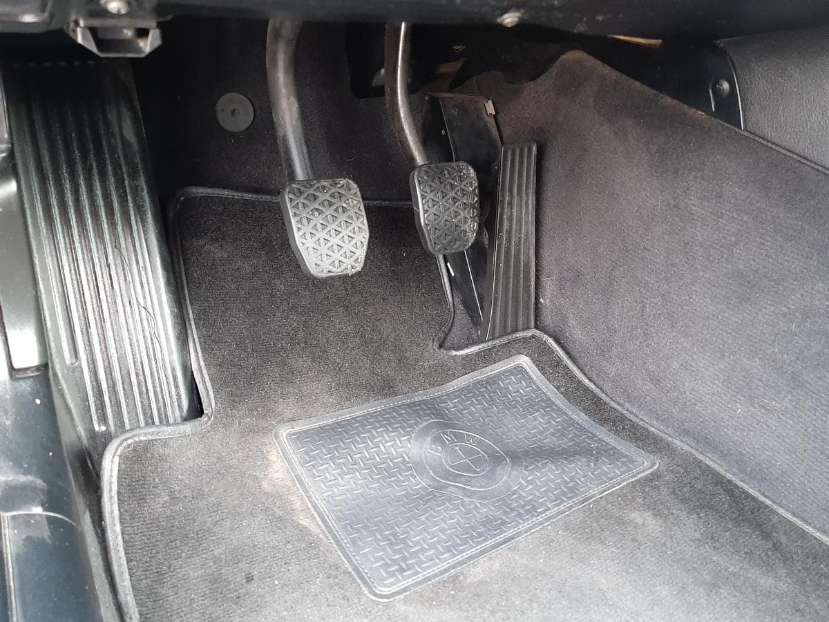 BMW 320D Touring · Ano 2003 — imagem 15