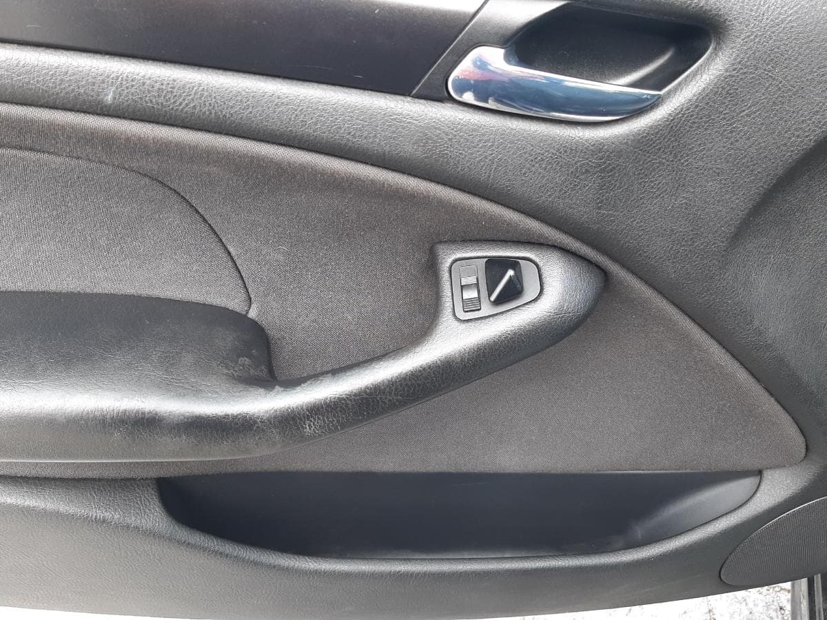 BMW 320D Touring · Ano 2003 — imagem 17