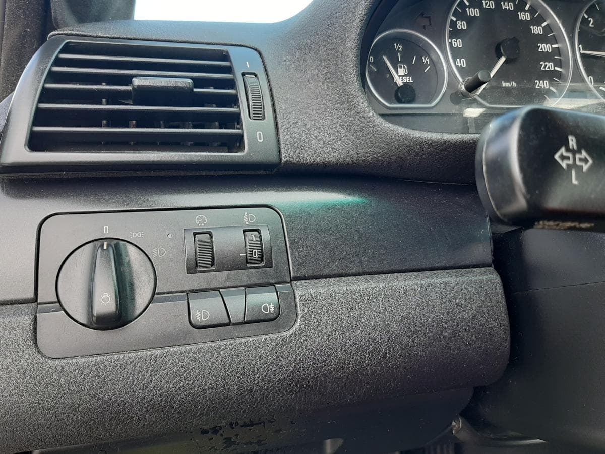 BMW 320D Touring · Ano 2003 — imagem 18