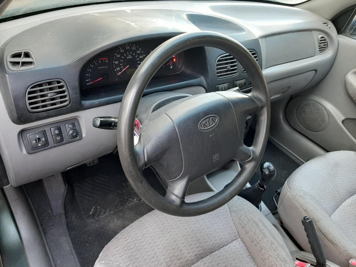 Kia Rio 1.3 · Ano 2001 — imagem 10