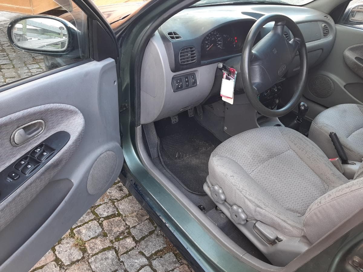 Kia Rio 1.3 · Ano 2001 — imagem 9