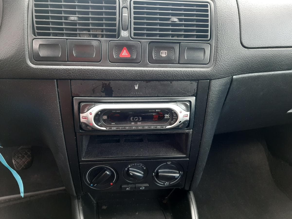 Volkswagen Golf 1.9 TDI · Ano 1999 — image 11