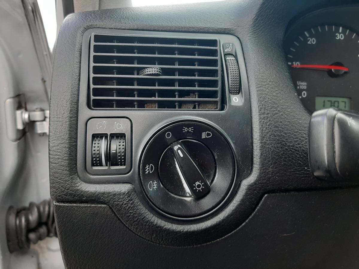 Volkswagen Golf 1.9 TDI · Ano 1999 — image 17