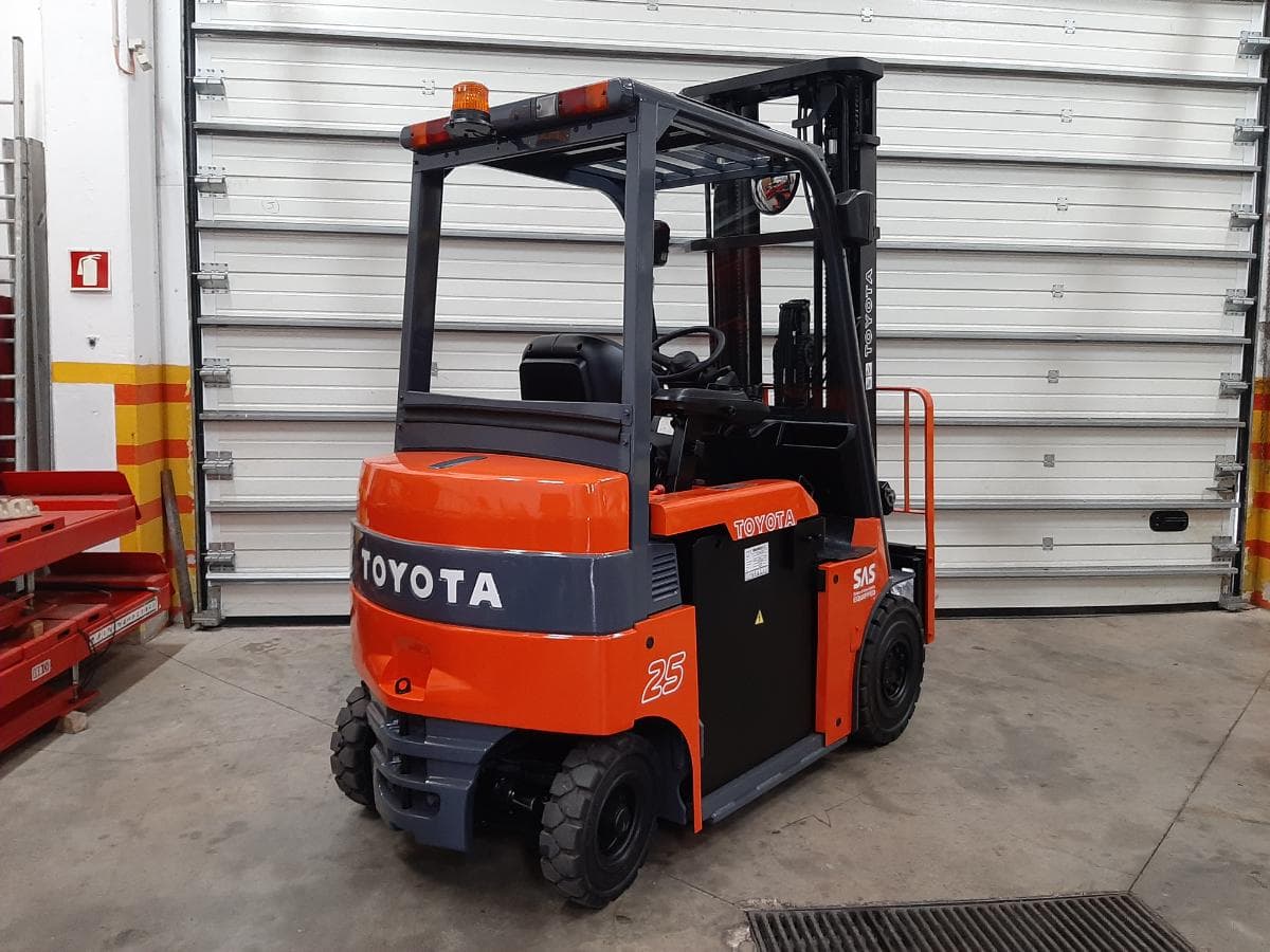 Empilhador Toyota 25 · Elétrico · Ano 2005 — imagem 5
