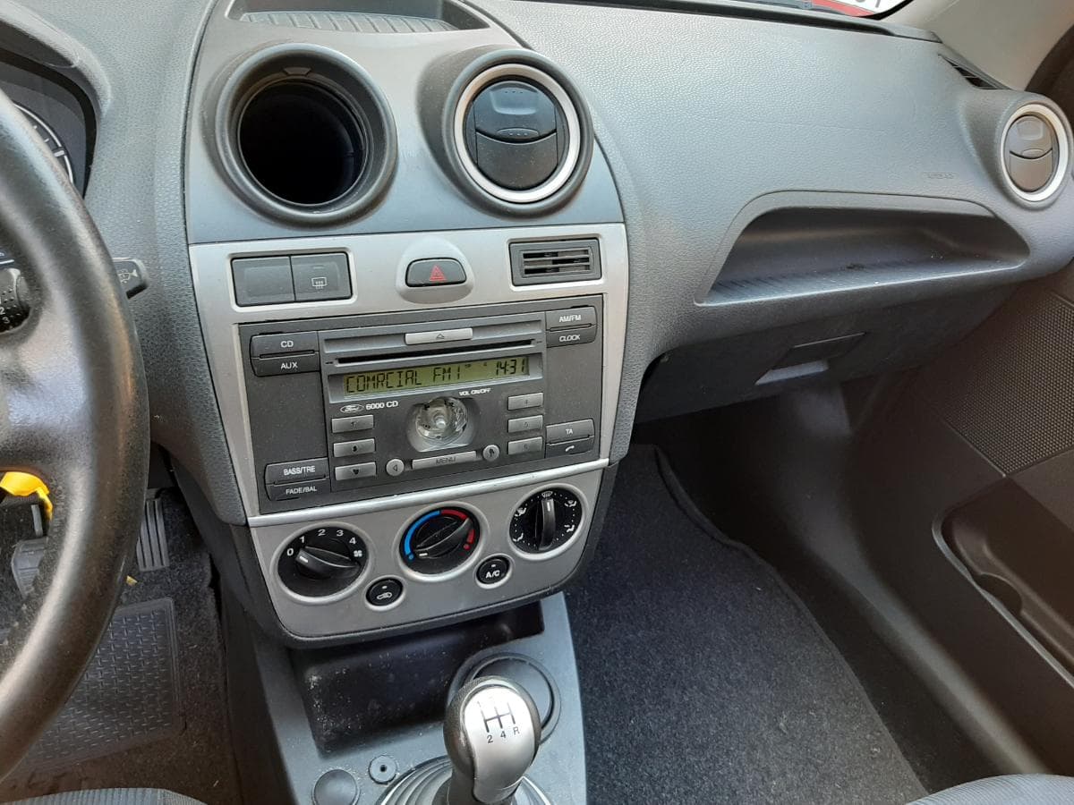 Ford Fiesta 1.2 16V · Ano 2006 — imagem 18