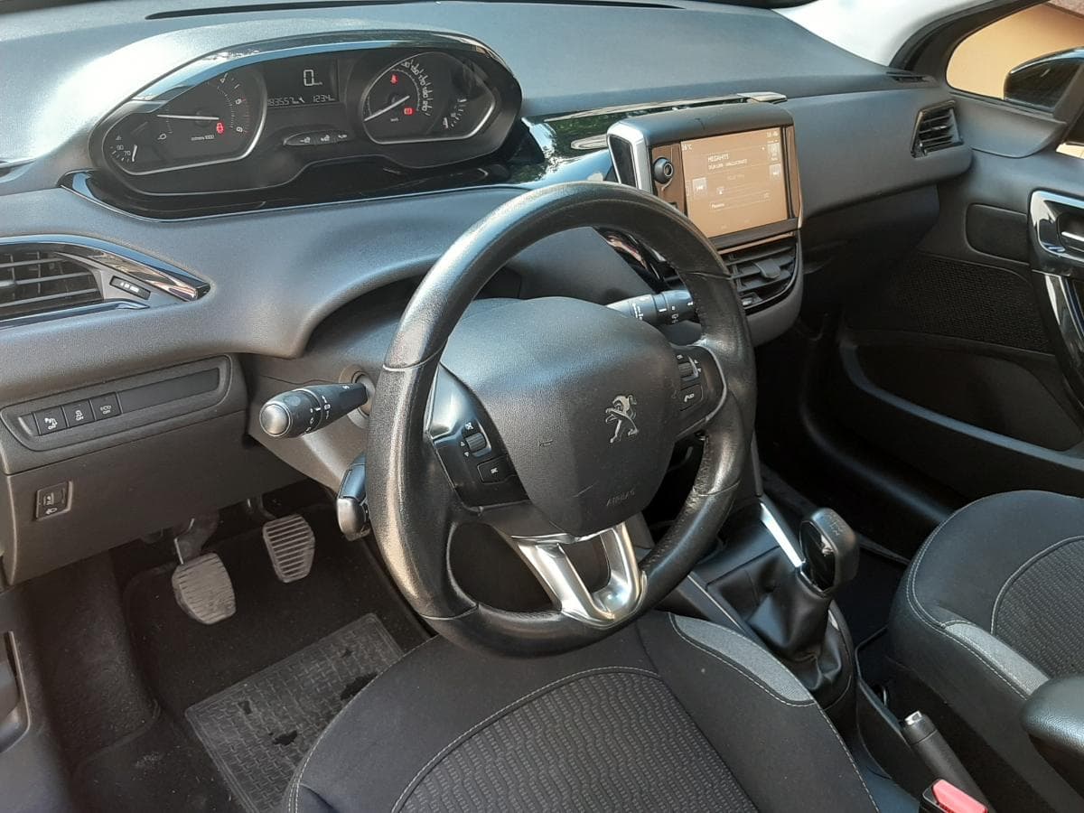 Peugeot 208 1.6 Blue HDI · Ano 2015 — imagem 15