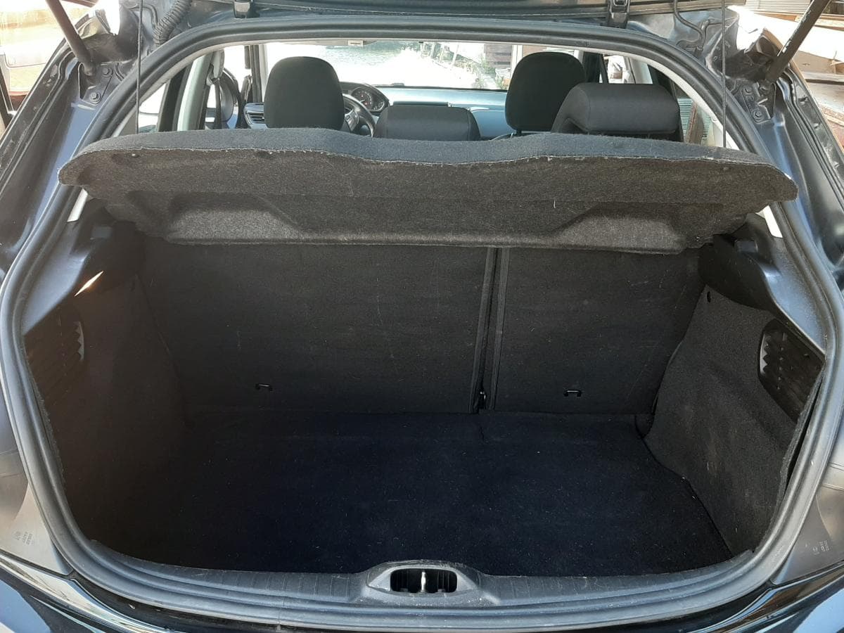 Peugeot 208 1.6 Blue HDI · Ano 2015 — imagem 12