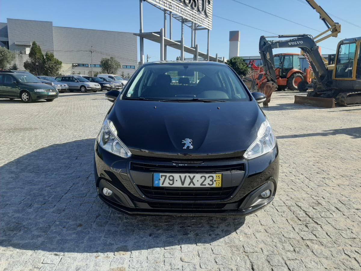 Peugeot 208 1.6 Blue HDI · Ano 2015 — imagem 2