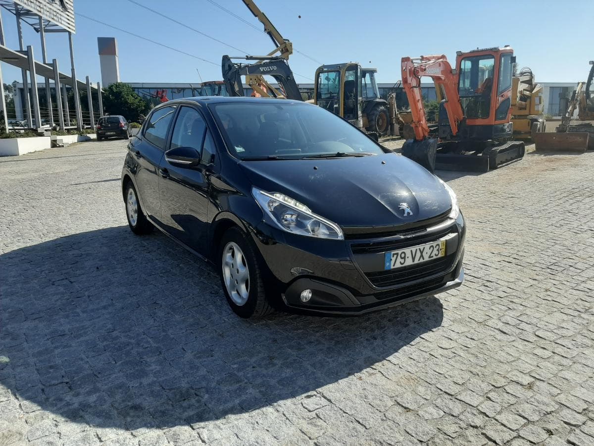 Peugeot 208 1.6 Blue HDI · Ano 2015 — imagem 1