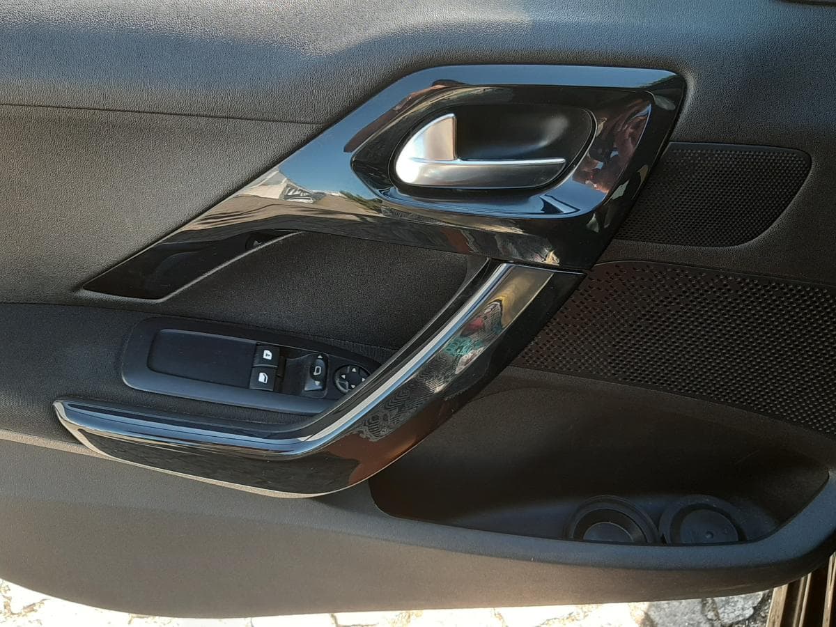 Peugeot 208 1.6 Blue HDI · Ano 2015 — imagem 21