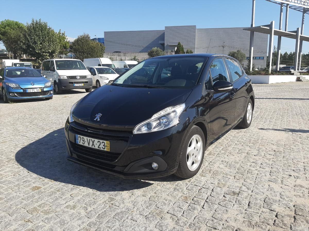 Peugeot 208 1.6 Blue HDI · Ano 2015 — imagem 3
