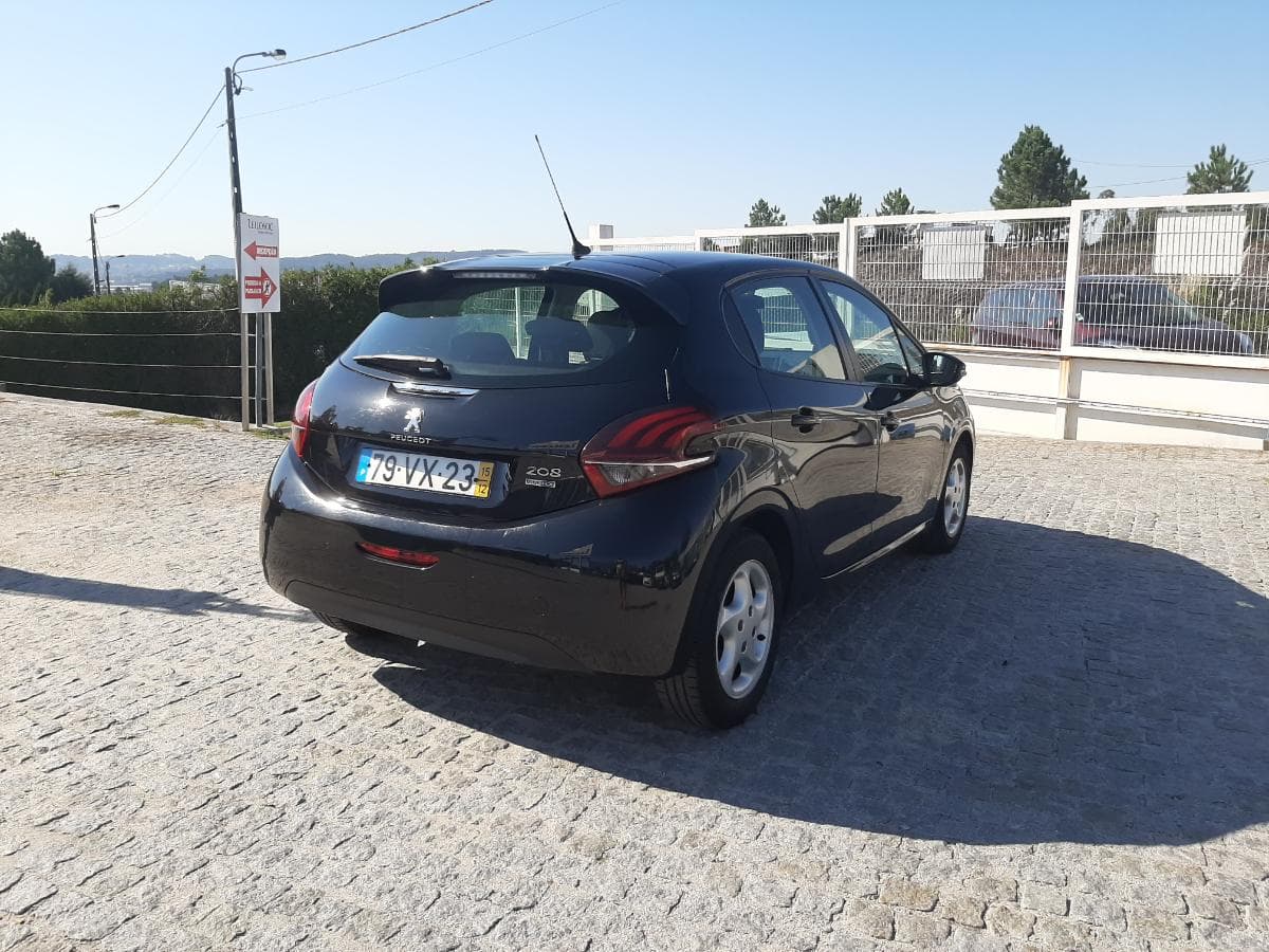 Peugeot 208 1.6 Blue HDI · Ano 2015 — imagem 6