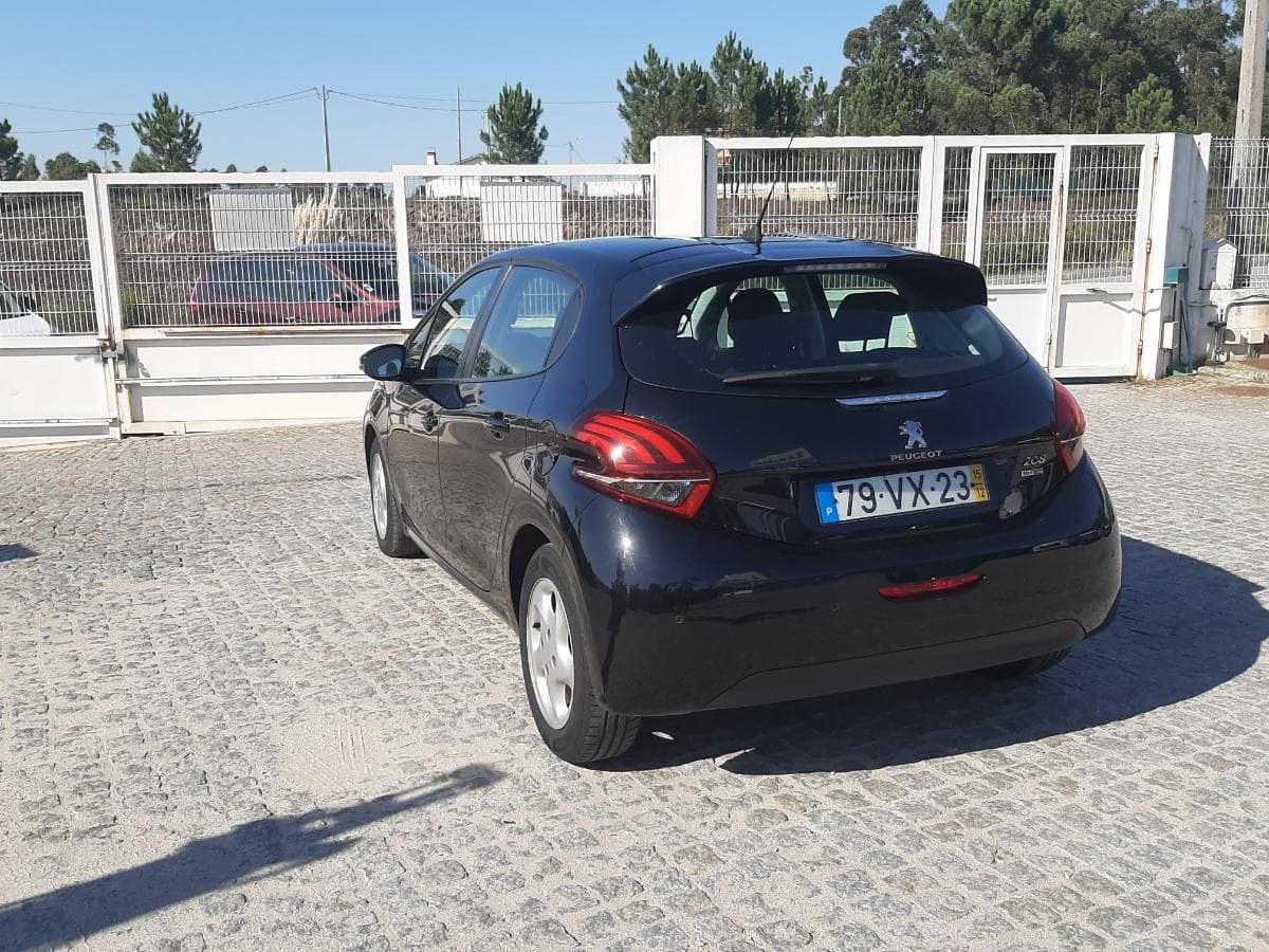Peugeot 208 1.6 Blue HDI · Ano 2015 — imagem 4