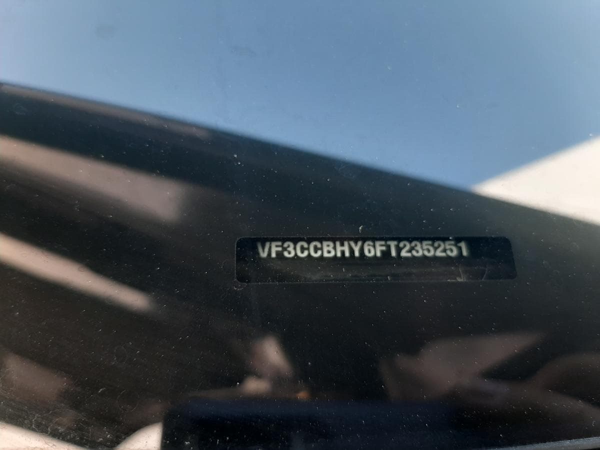 Peugeot 208 1.6 Blue HDI · Ano 2015 — imagem 11