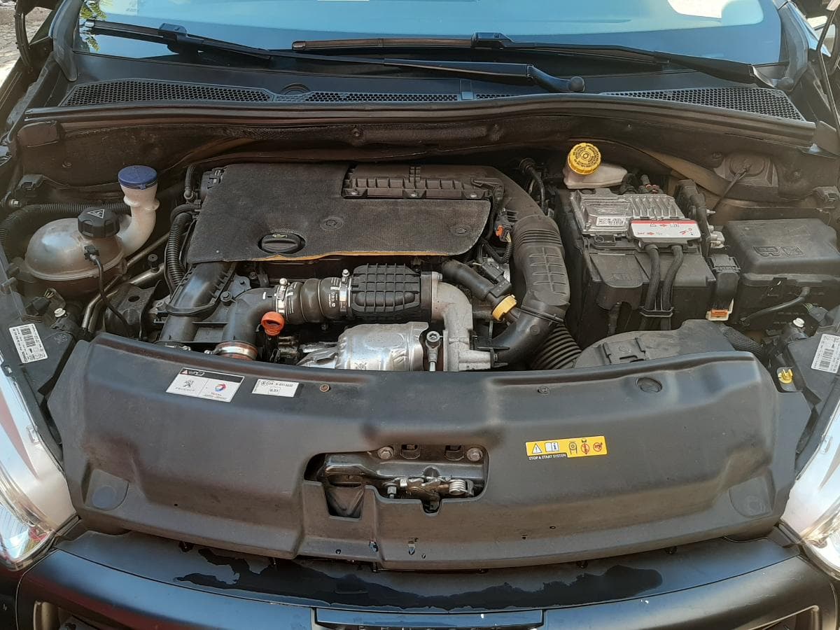 Peugeot 208 1.6 Blue HDI · Ano 2015 — imagem 26