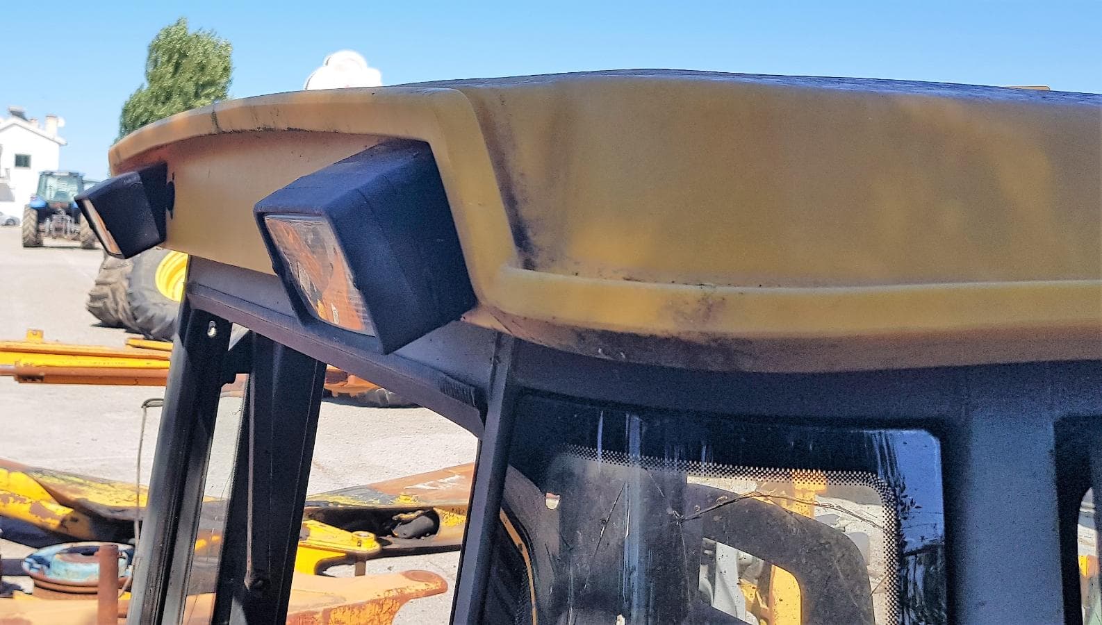 Cabina JCB — imagem 6