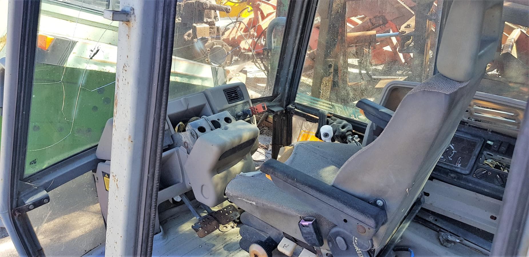 Cabina JCB — imagem 5