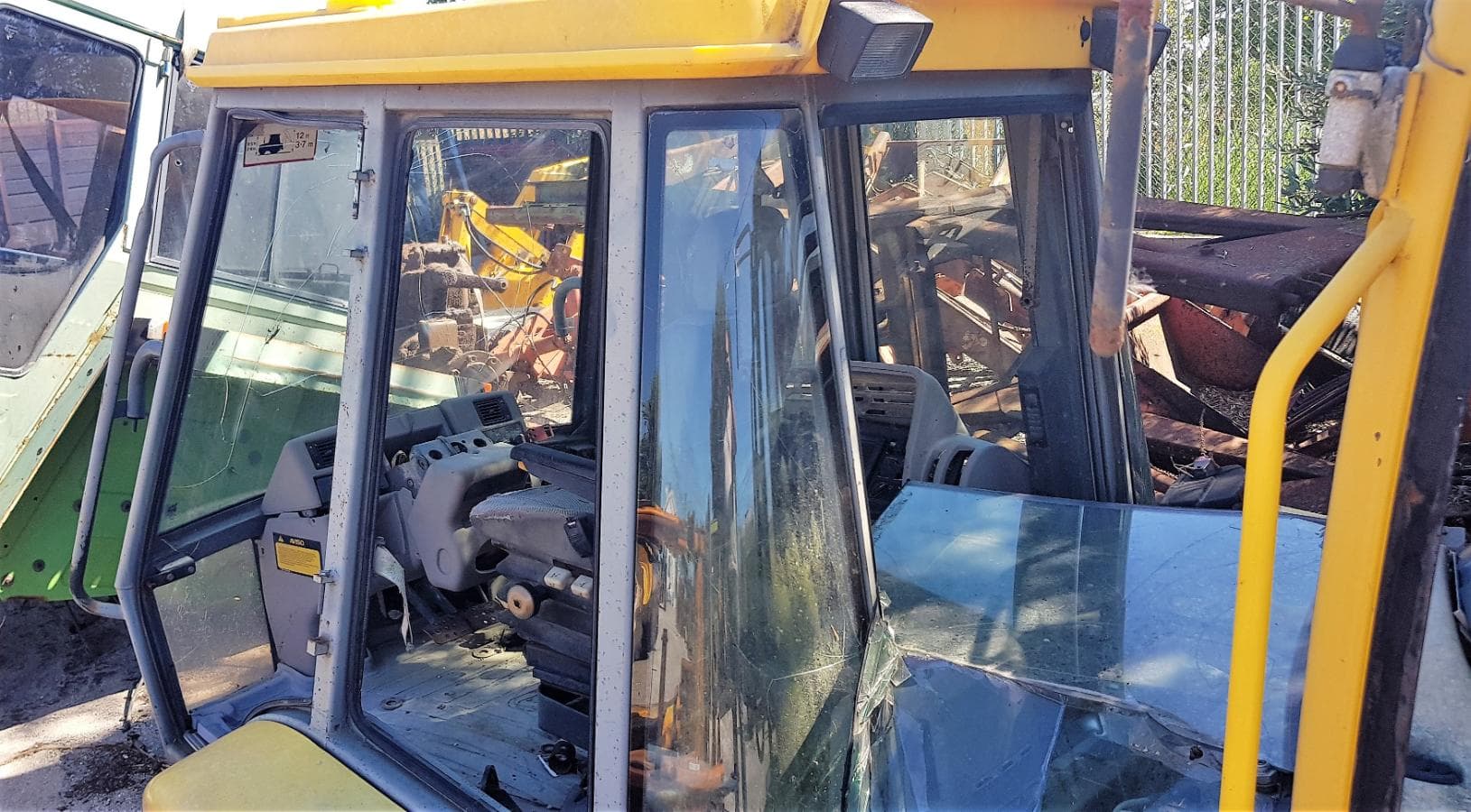 Cabina JCB — imagem 2