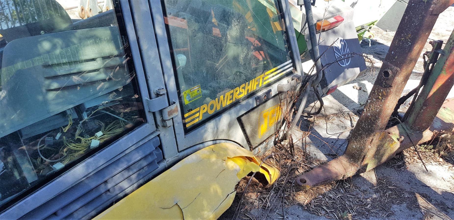 Cabina JCB — imagem 8