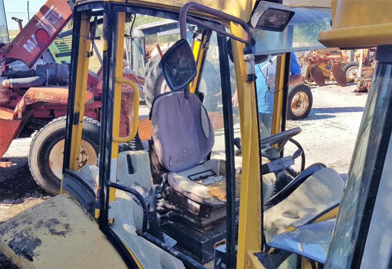 Cabina Komatsu — imagem 2