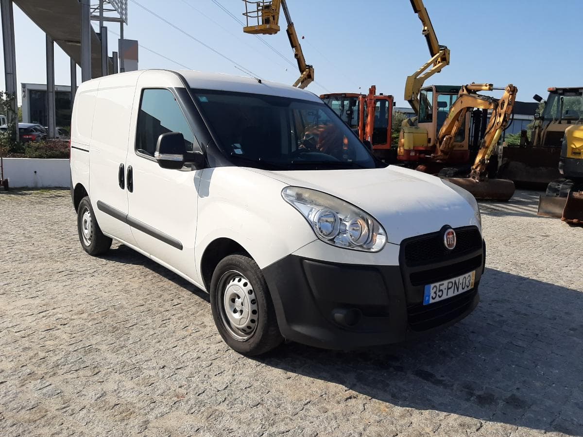 Fiat Doblo 1.3 D Multijet · Ano 2015 — imagem 1