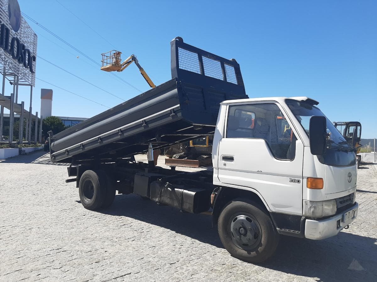 Toyota Dyna 280 · Tribasculante · Ano 1998 — imagem 8