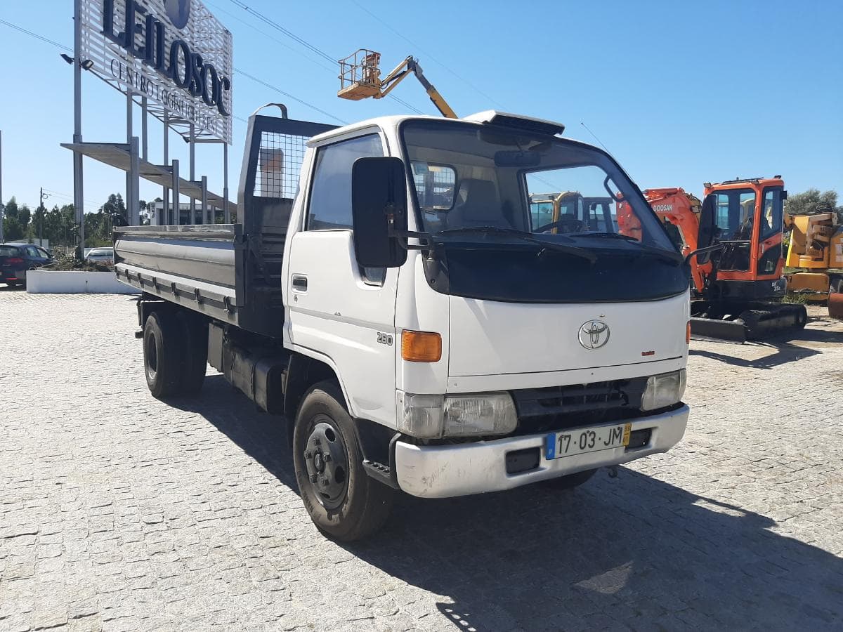 Toyota Dyna 280 · Tribasculante · Ano 1998 — imagem 1