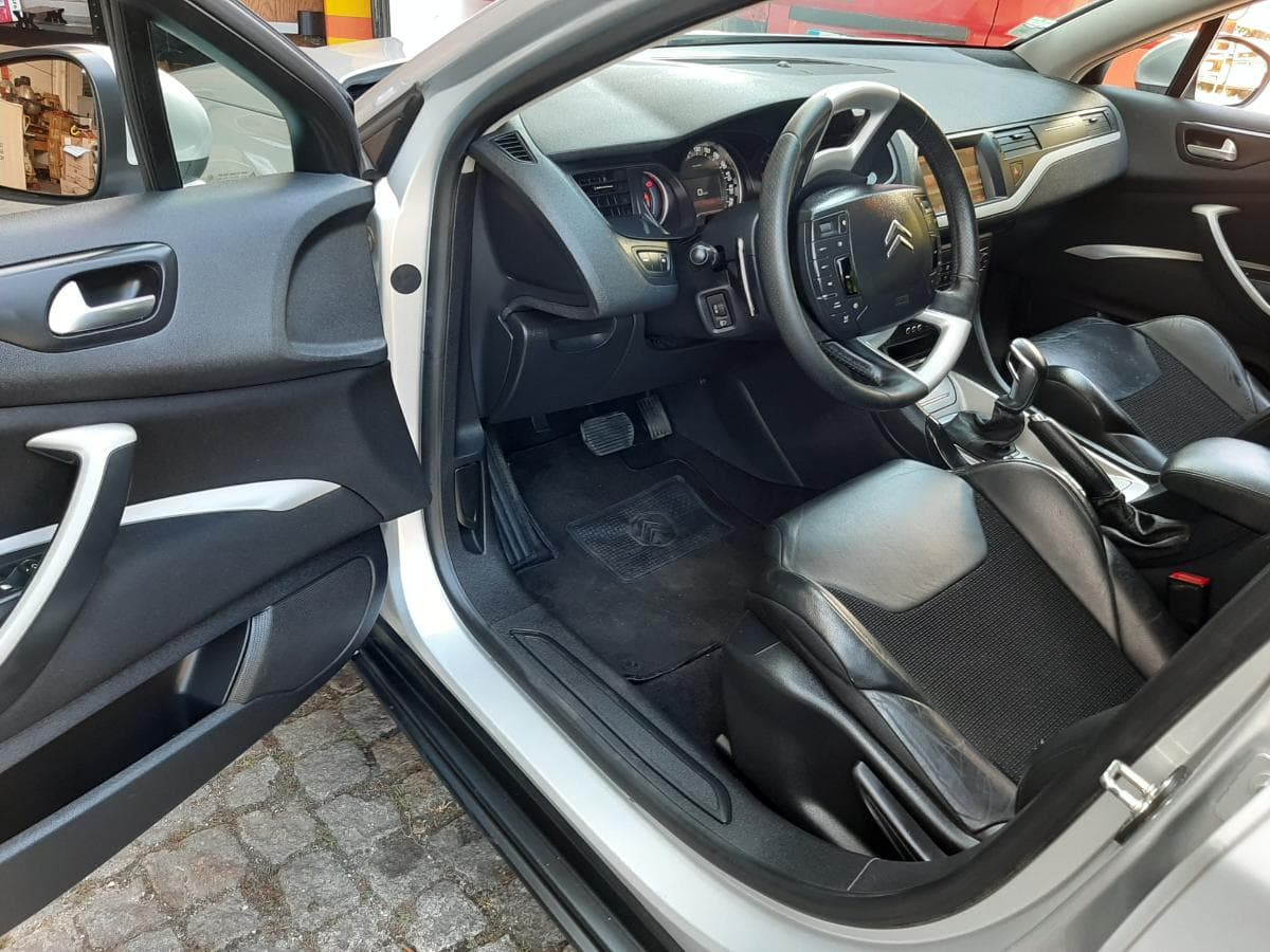 Citroën C5 Tourer HDI · Ano 2012 — imagem 12